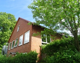 Gebäude Straßenseite.jpg